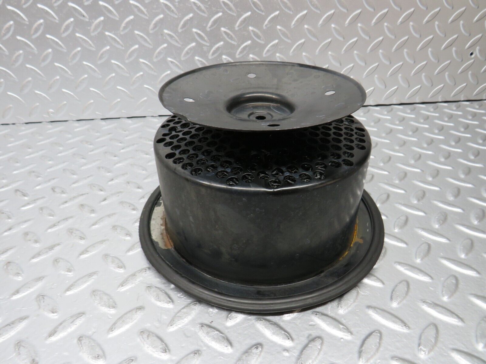 31144 Mercedes-Benz W123 200D Air Filter Box Housing 0100942902