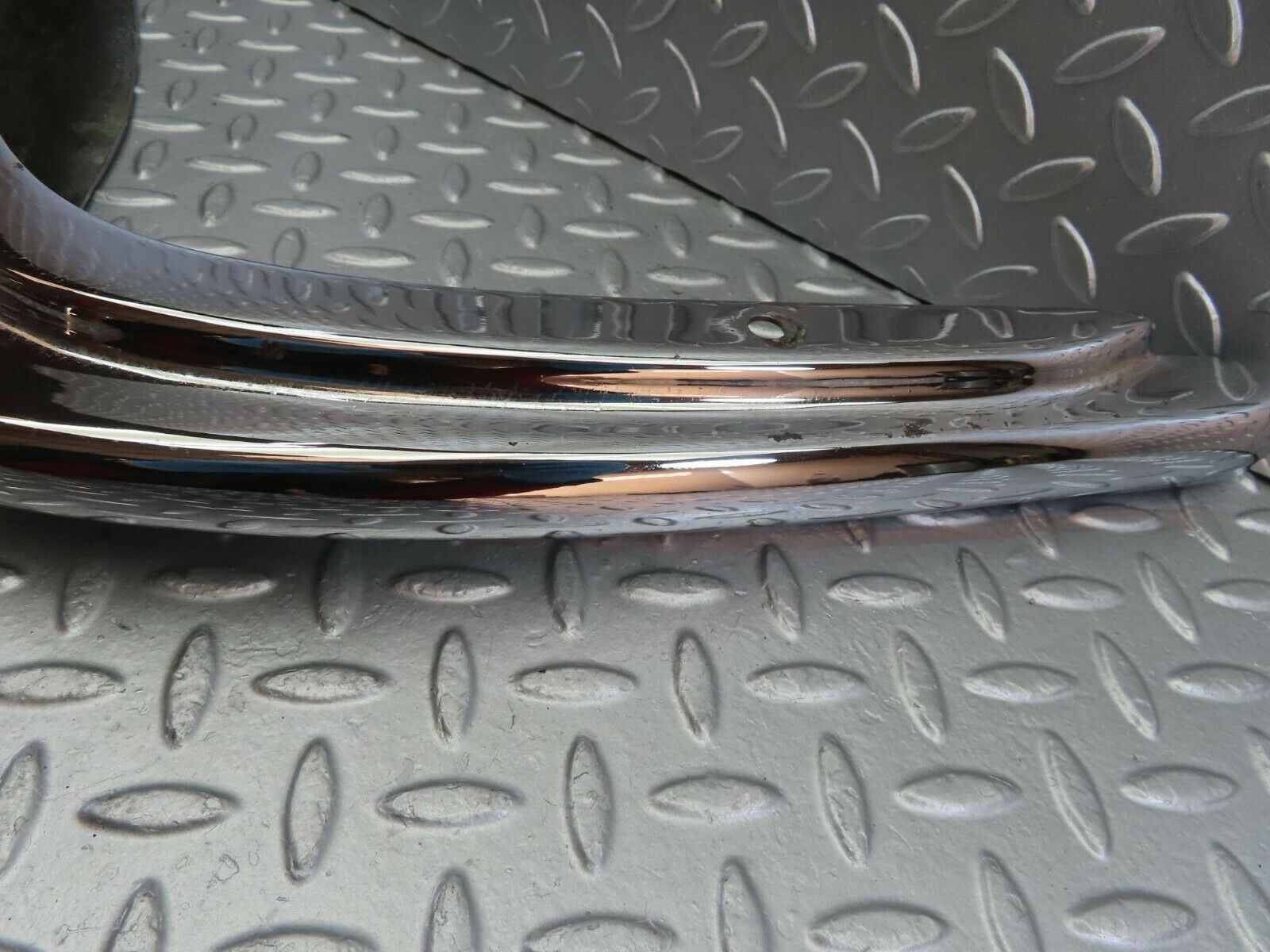 10607 Mercedes-Benz W108 Front Right Upper Bumper Corner