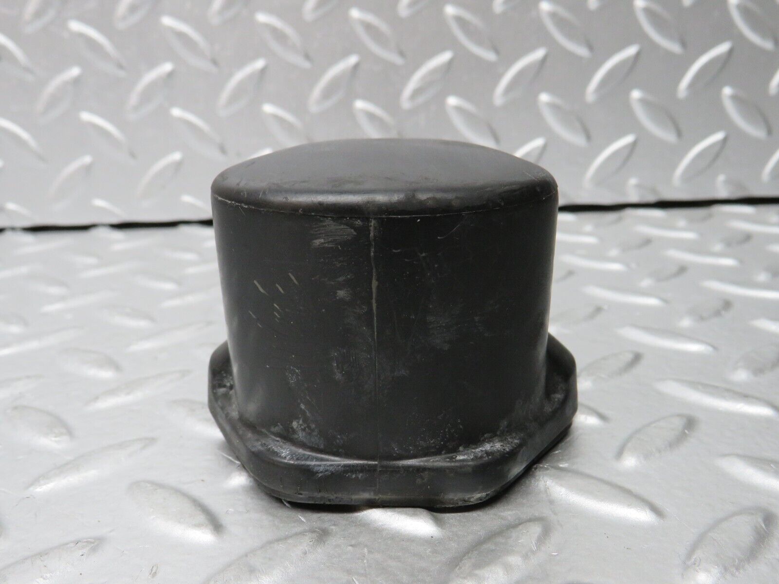 30303 Mercedes-Benz W124 230E Ignition Coil Cover Cap 0001582285