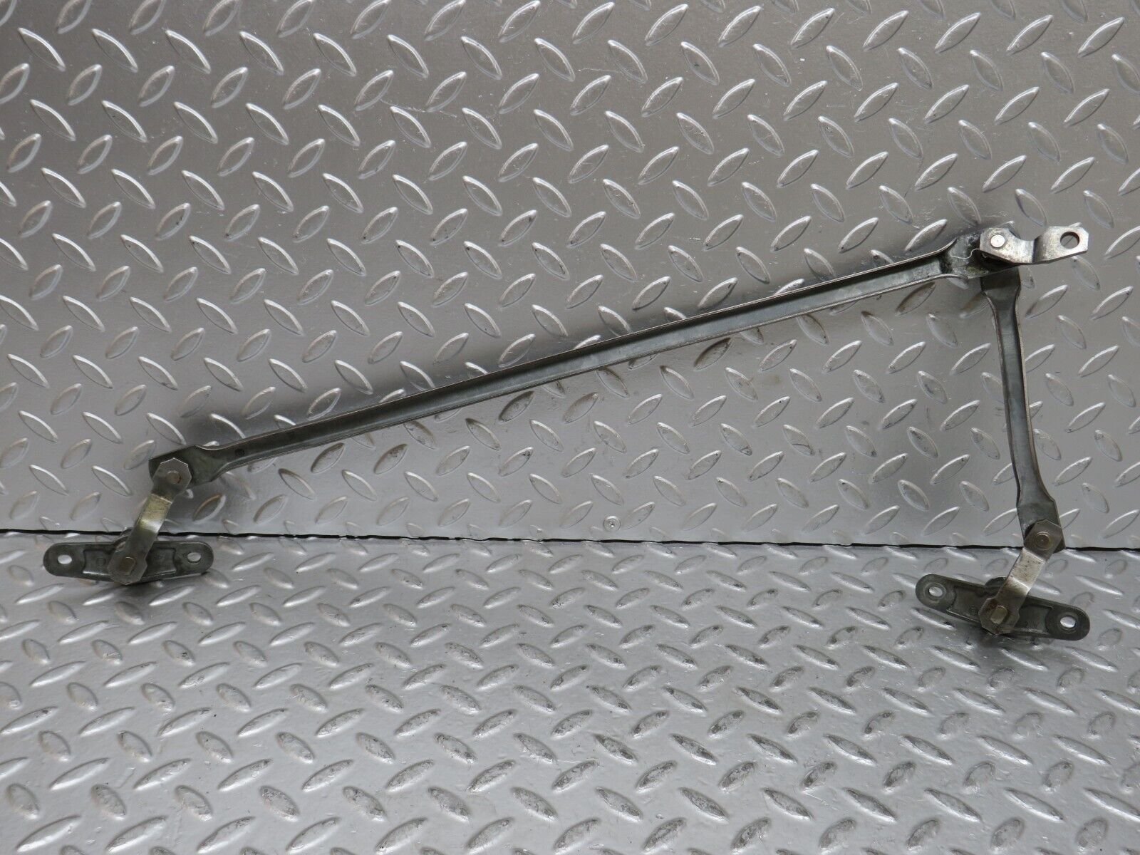 28074 Mercedes-Benz W123 280E Windscreen Wiper Linkage