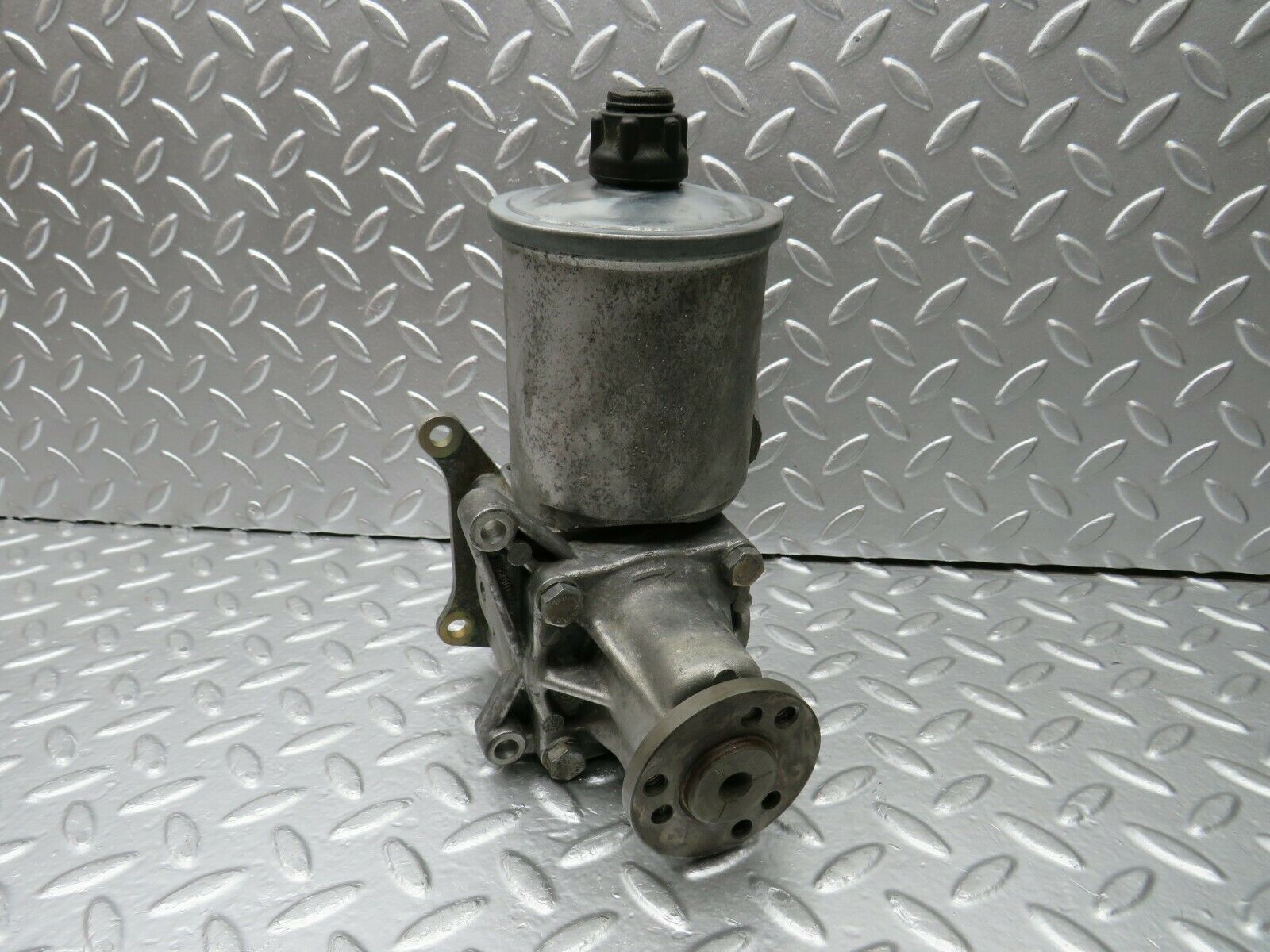 22434 Mercedes-Benz C124 E220 Coupe Power Steering Pump 2104662601 7681900503