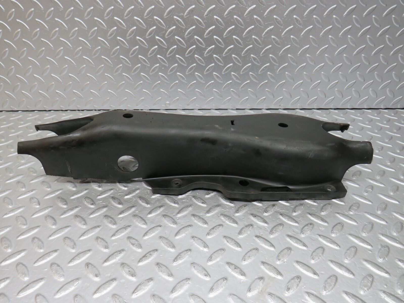 30210 Mercedes-Benz W220 S430 Rear Left Control Arm Cover 2203521188