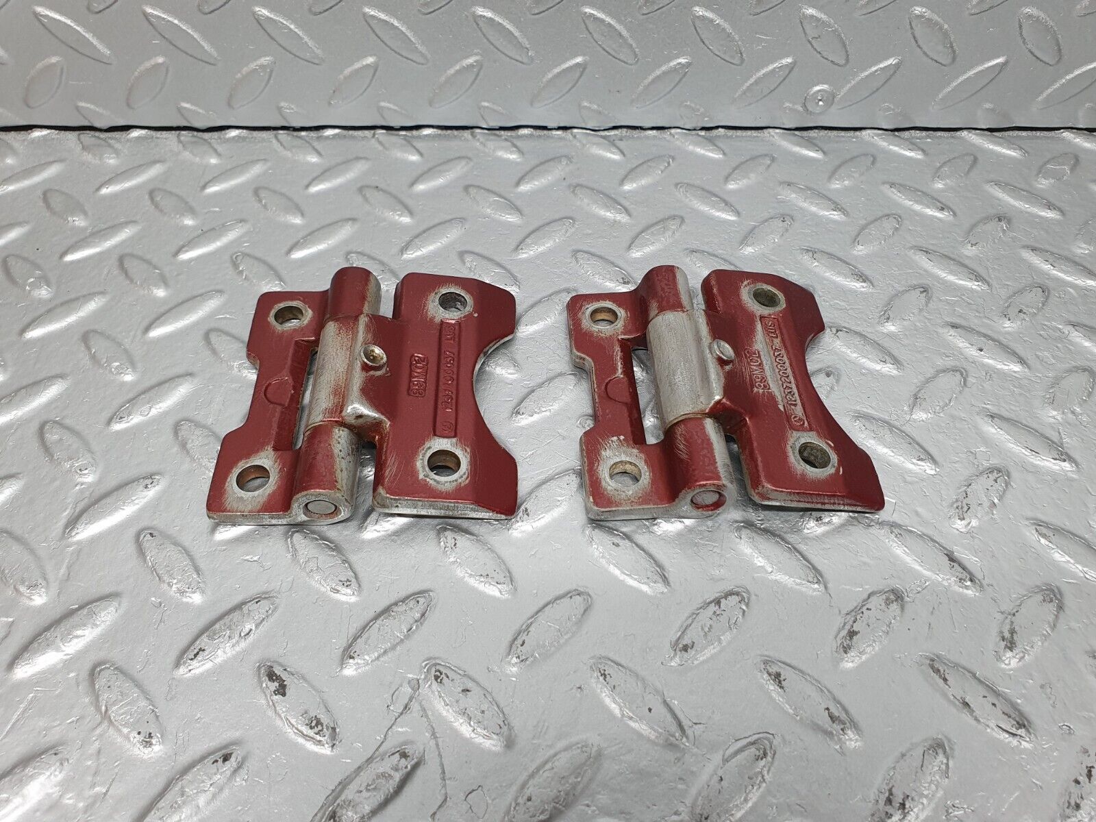 40948 Mercedes-Benz W126 300SE Door Hinge Pair Left 1237200037