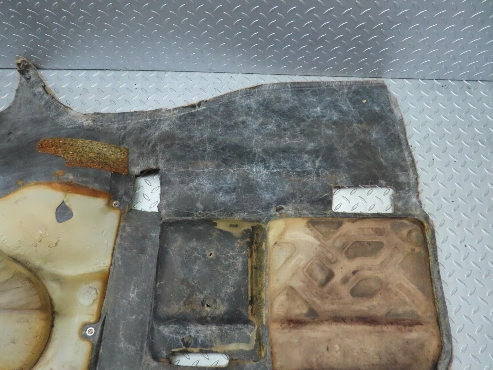 12549 Mercedes-Benz R129 300SL Coupe Front Right Floor Carpet Cream