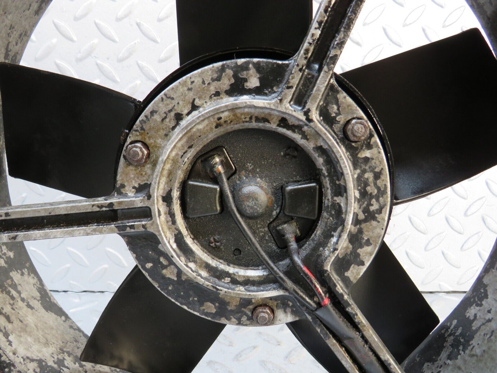 37596 Mercedes-Benz W109 300SEL Engine Cooling Fan