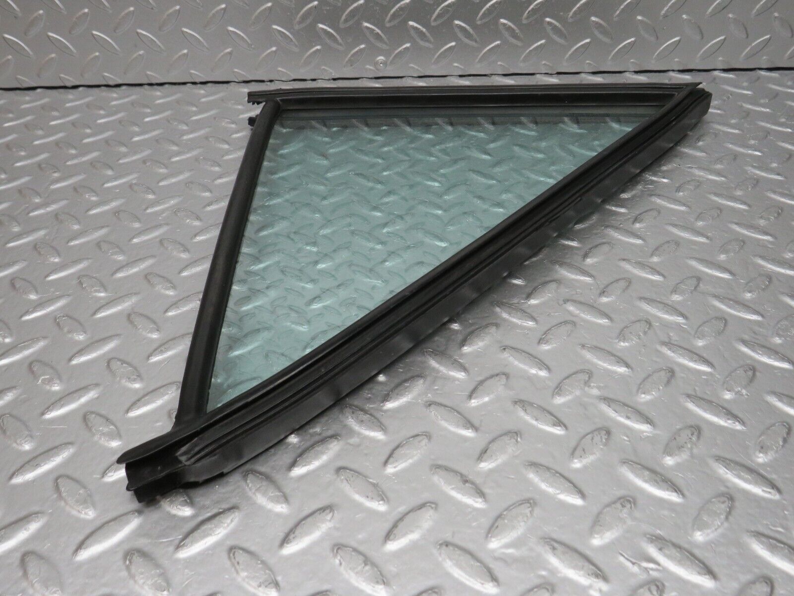 33140 Mercedes-Benz W126 Rear Right Quarter Window Glass