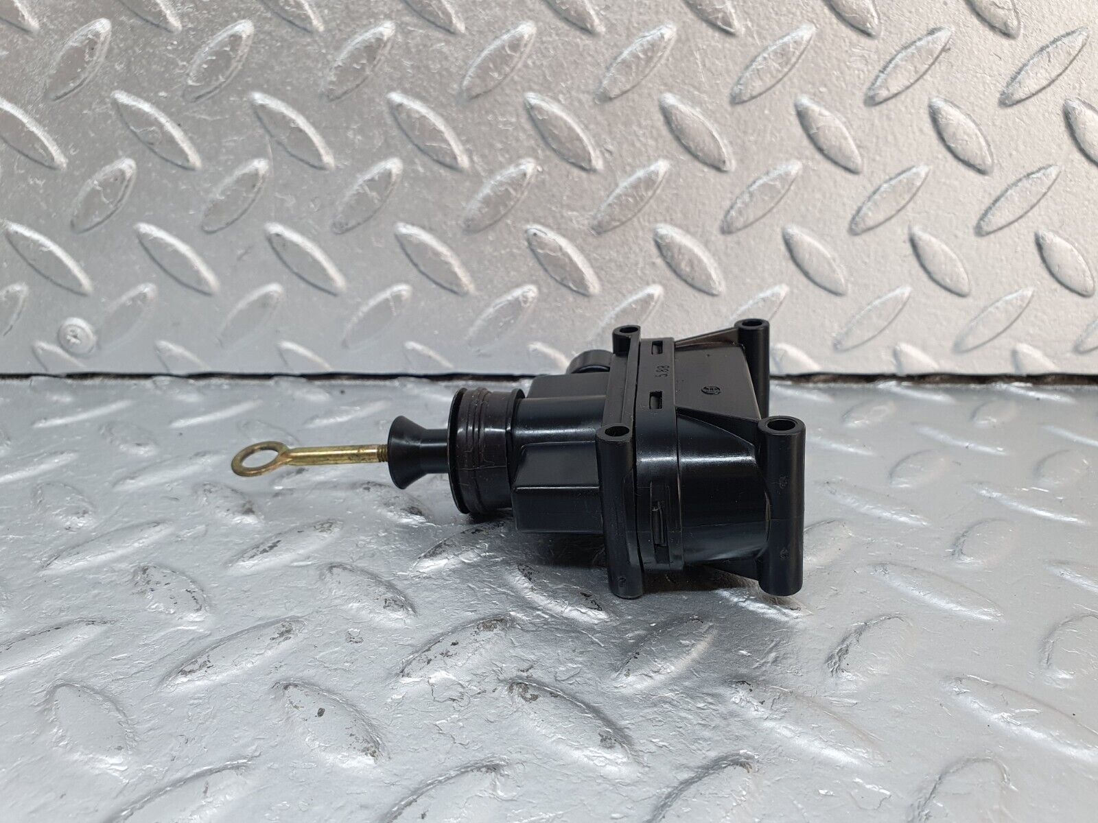 41557 Mercedes-Benz W124 200E Right Door Lock Vacuum Actuator