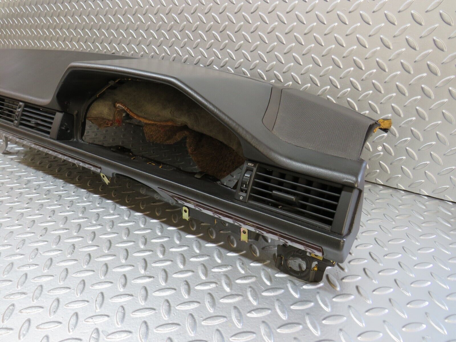 27709 Mercedes-Benz S124 300TE Wagon Dashboard Black