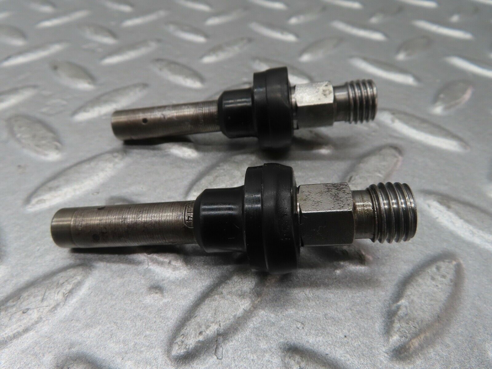 16948 Mercedes-Benz C123 280CE Coupe 2x Fuel Injectors Bosch 0437502010