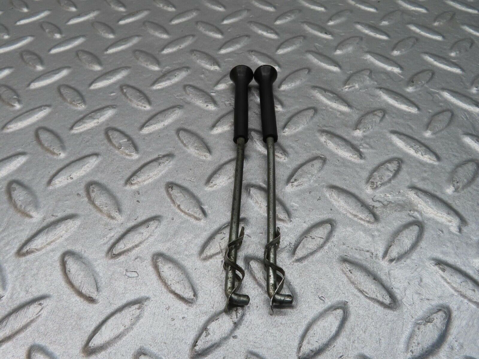 12907 Mercedes-Benz W111 220SE Front Door Lock Knob