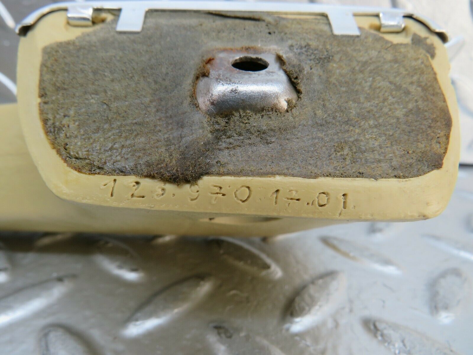 23935 Mercedes-Benz W123 280E Rear Left Interior Door Handle Beige 1239701701