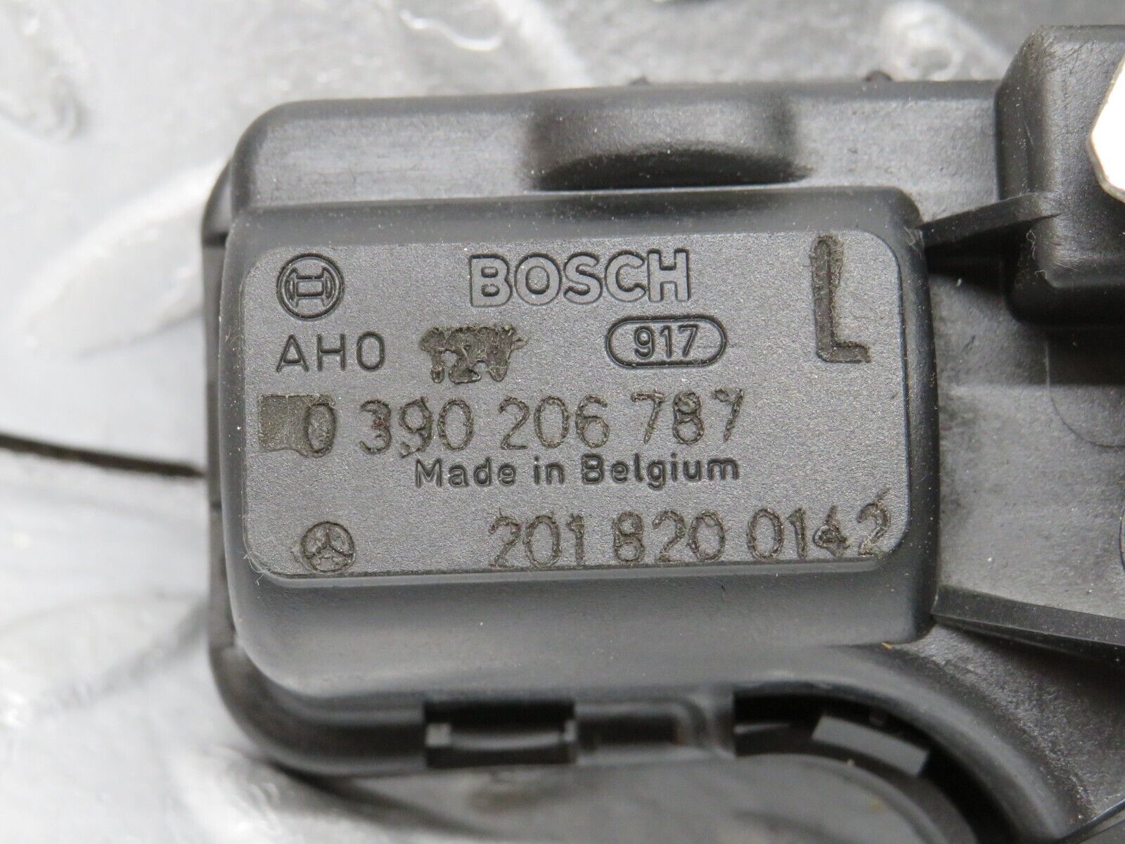 38871 Mercedes-Benz W201 190E 2.6L Headlight Wiper Motor Bosch Left Side 2018200142