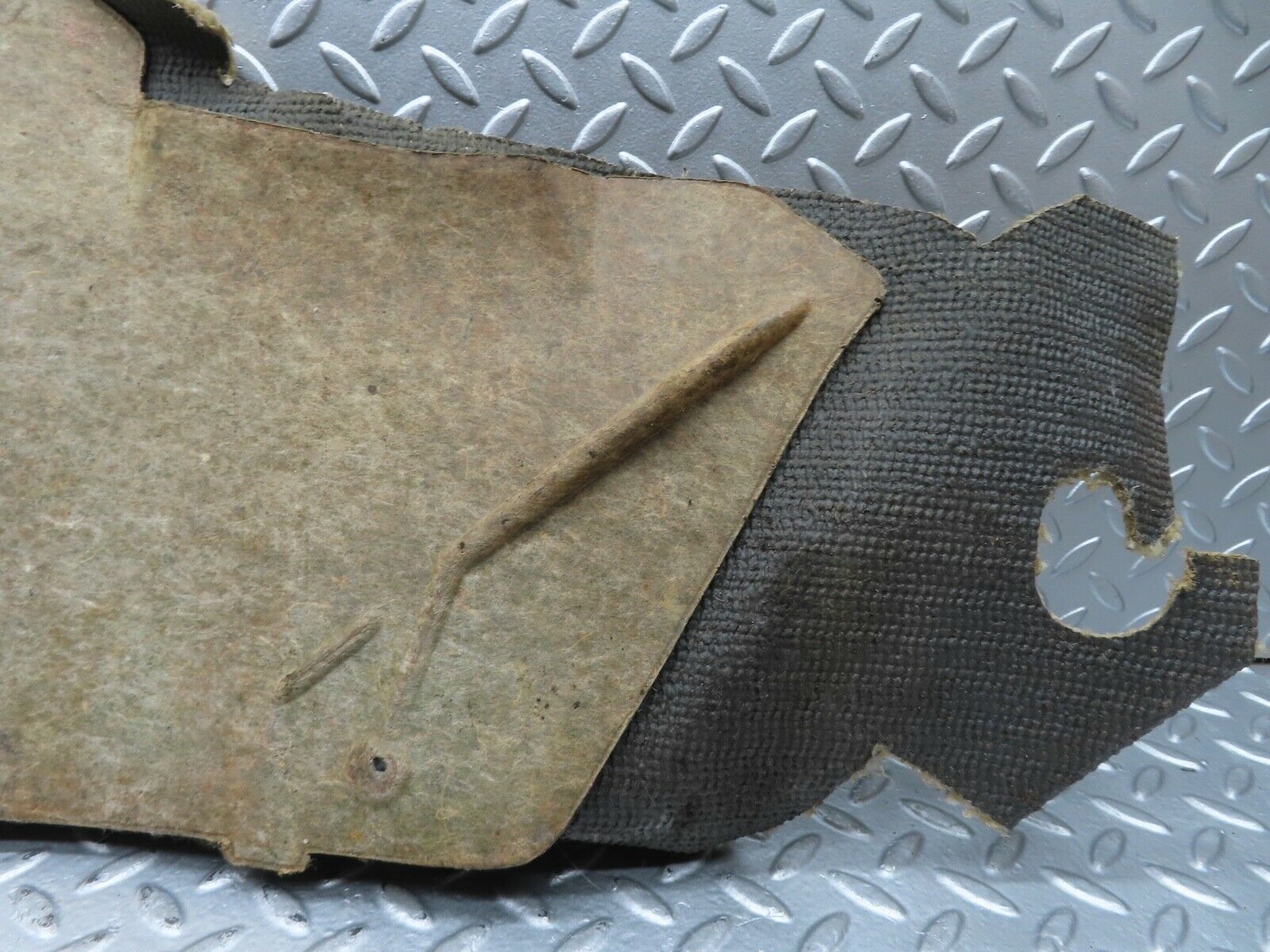 21172 Mercedes-Benz W123 230E Centre Console Carpet Beige Left Side