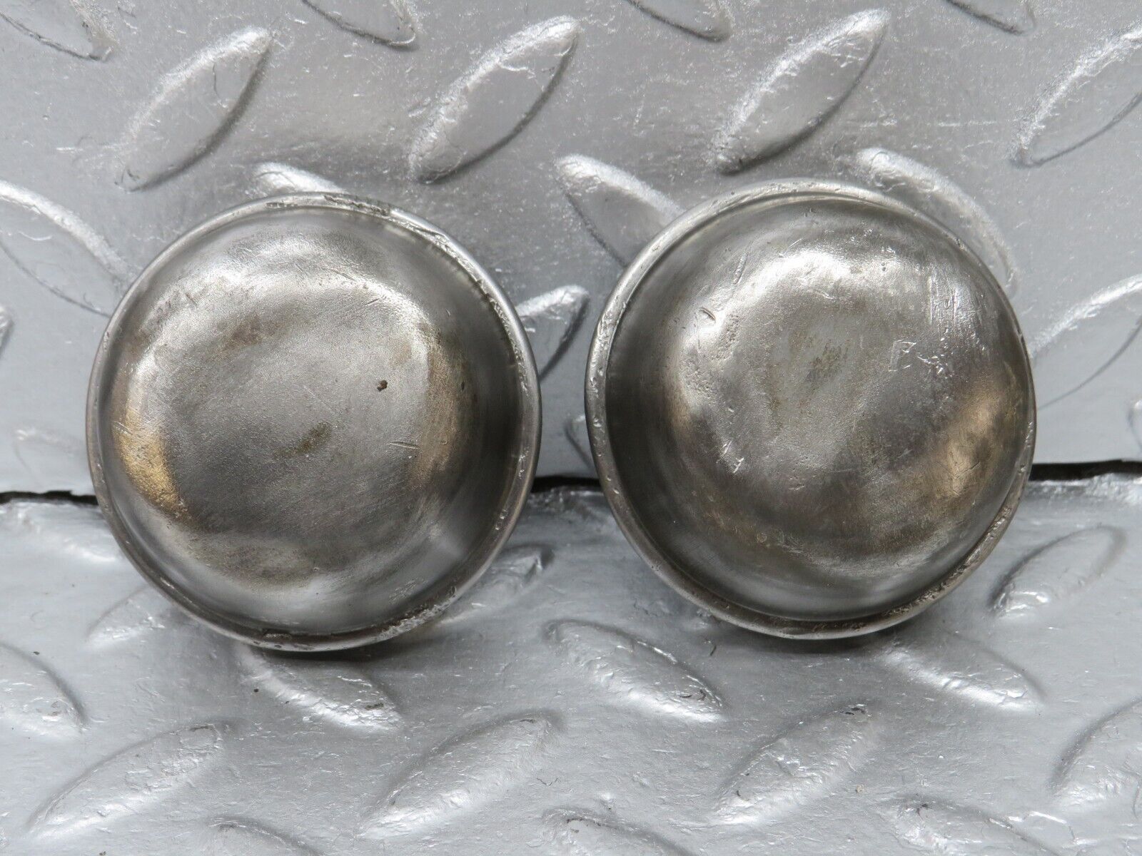 40309 Mercedes-Benz W110 230 Wheel Hub Locking Cap