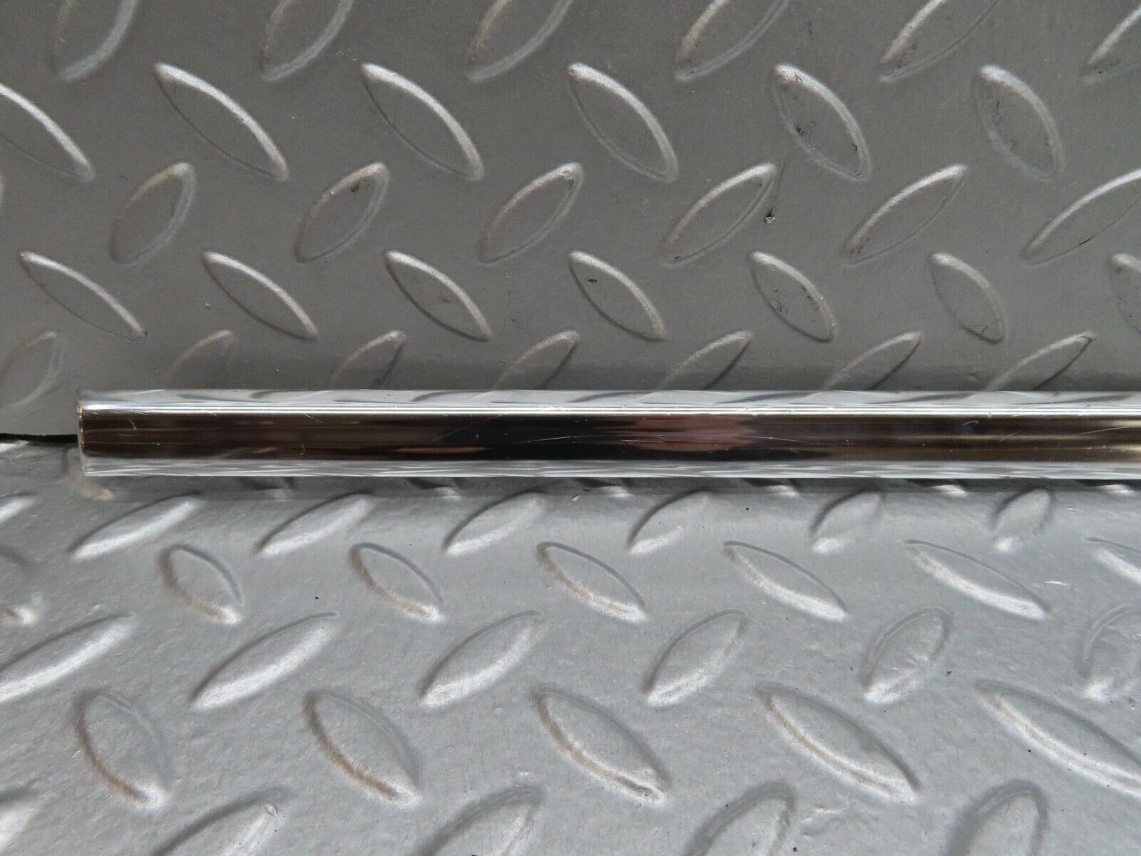 18142 Mercedes-Benz W123 200 Rear Left Door Chrome Moulding Trim