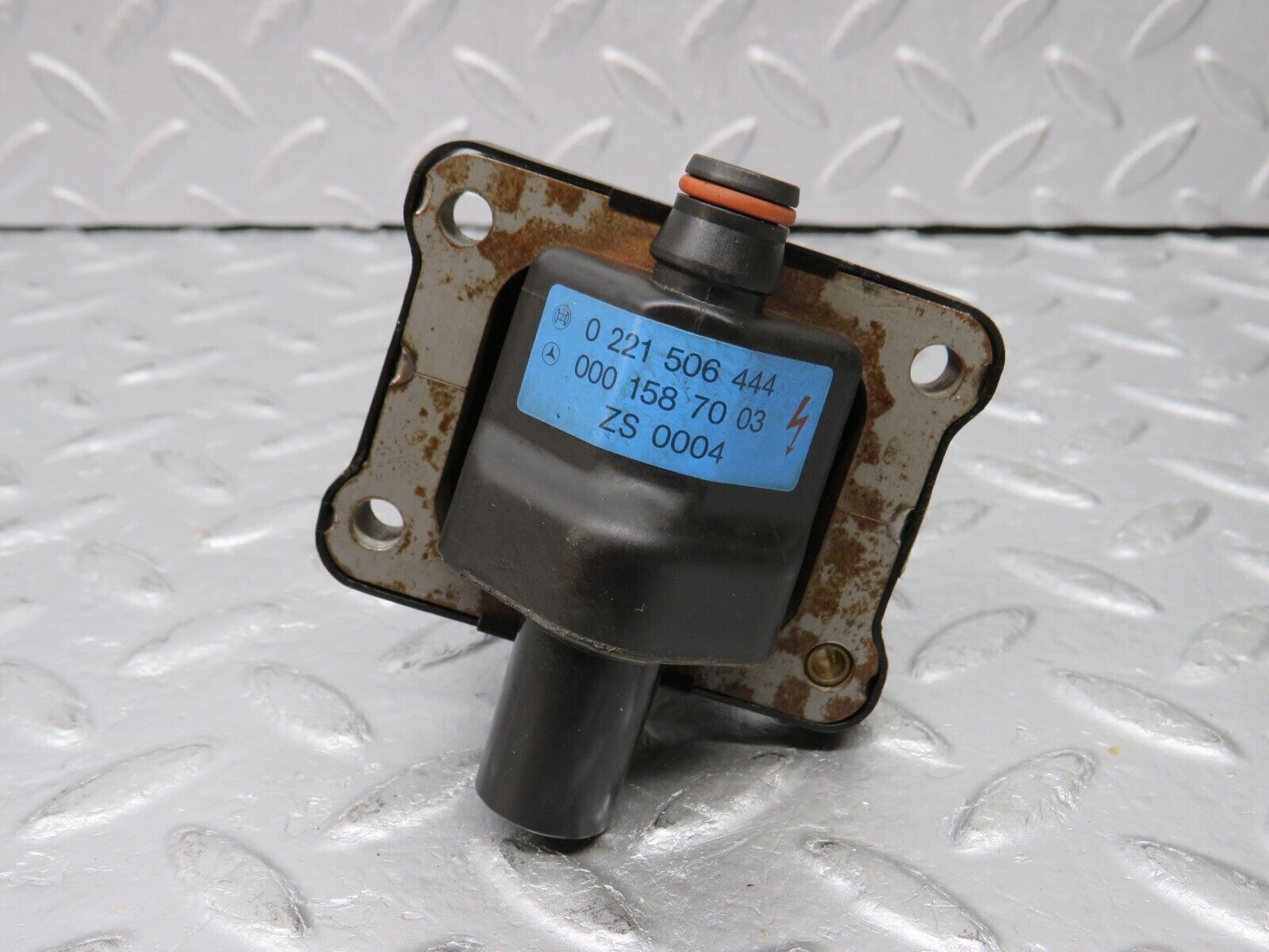 38344 Mercedes-Benz R129 280SL Coupe Ignition Coil Bosch 0221506444 0001587003 0001593642