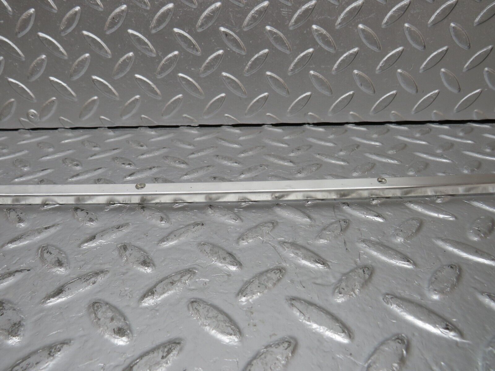 31268 Mercedes-Benz S124 220TE Wagon Sunroof Chrome Trim