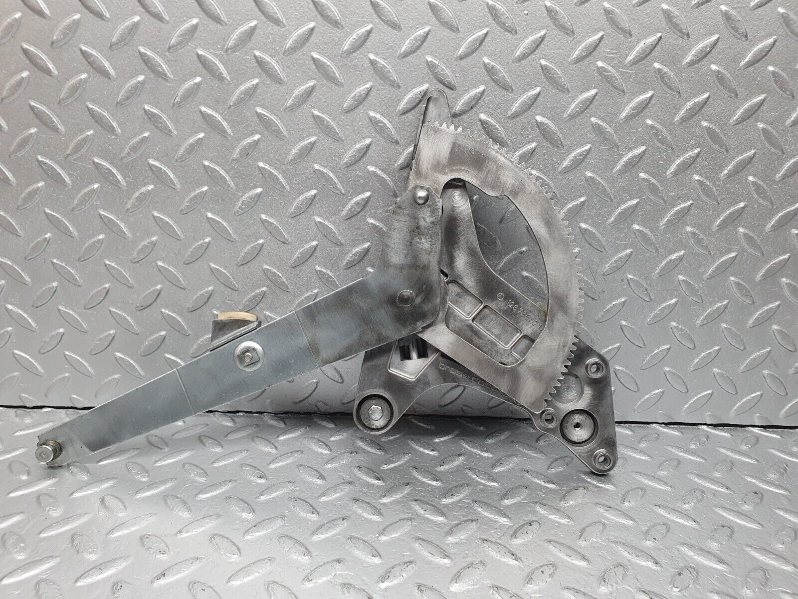 40986 Mercedes-Benz W126 300SE Rear Right Power Window Regulator 1267350211