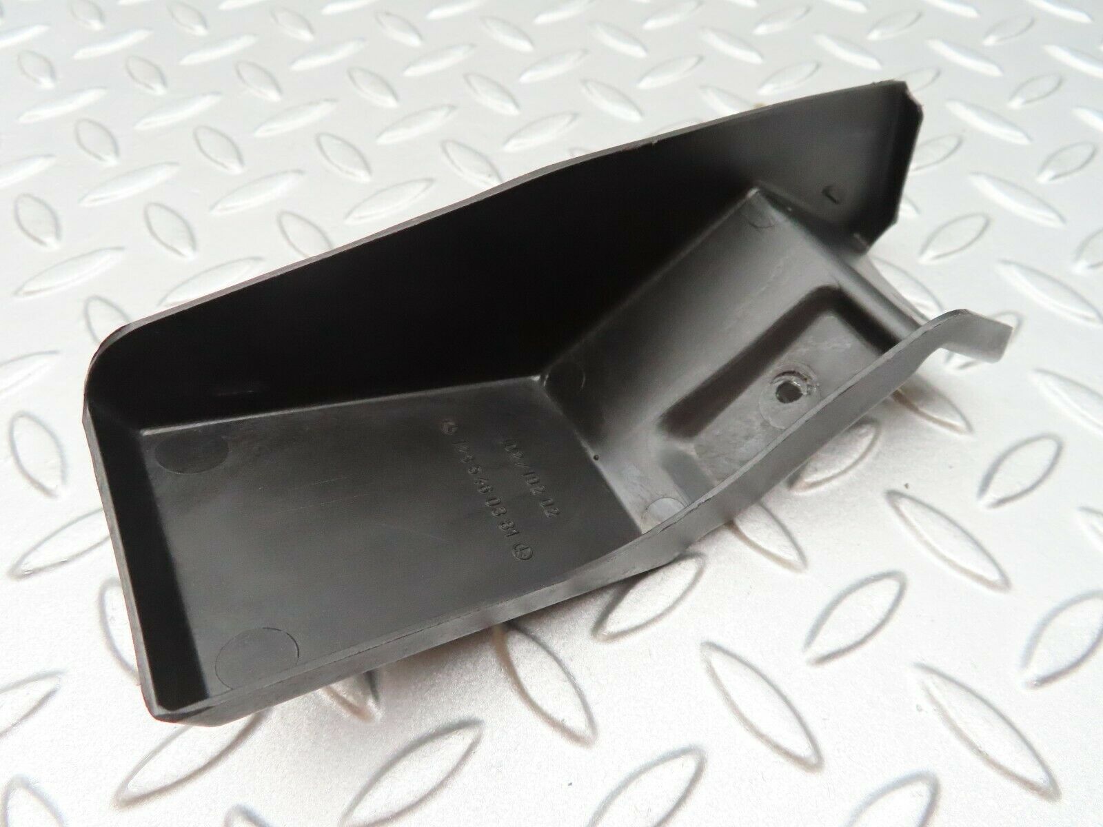 3776 Mercedes-Benz S123 200T Wagon Cover 1235460381