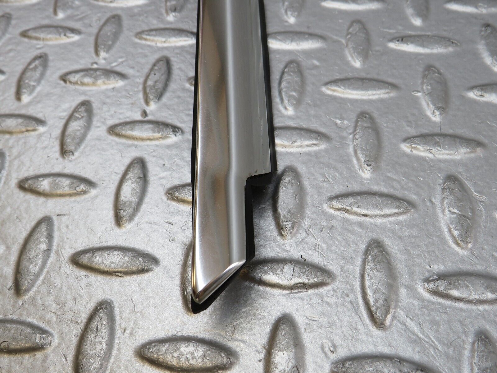 35263 Mercedes-Benz W221 Front Right Door Window Chrome Trim