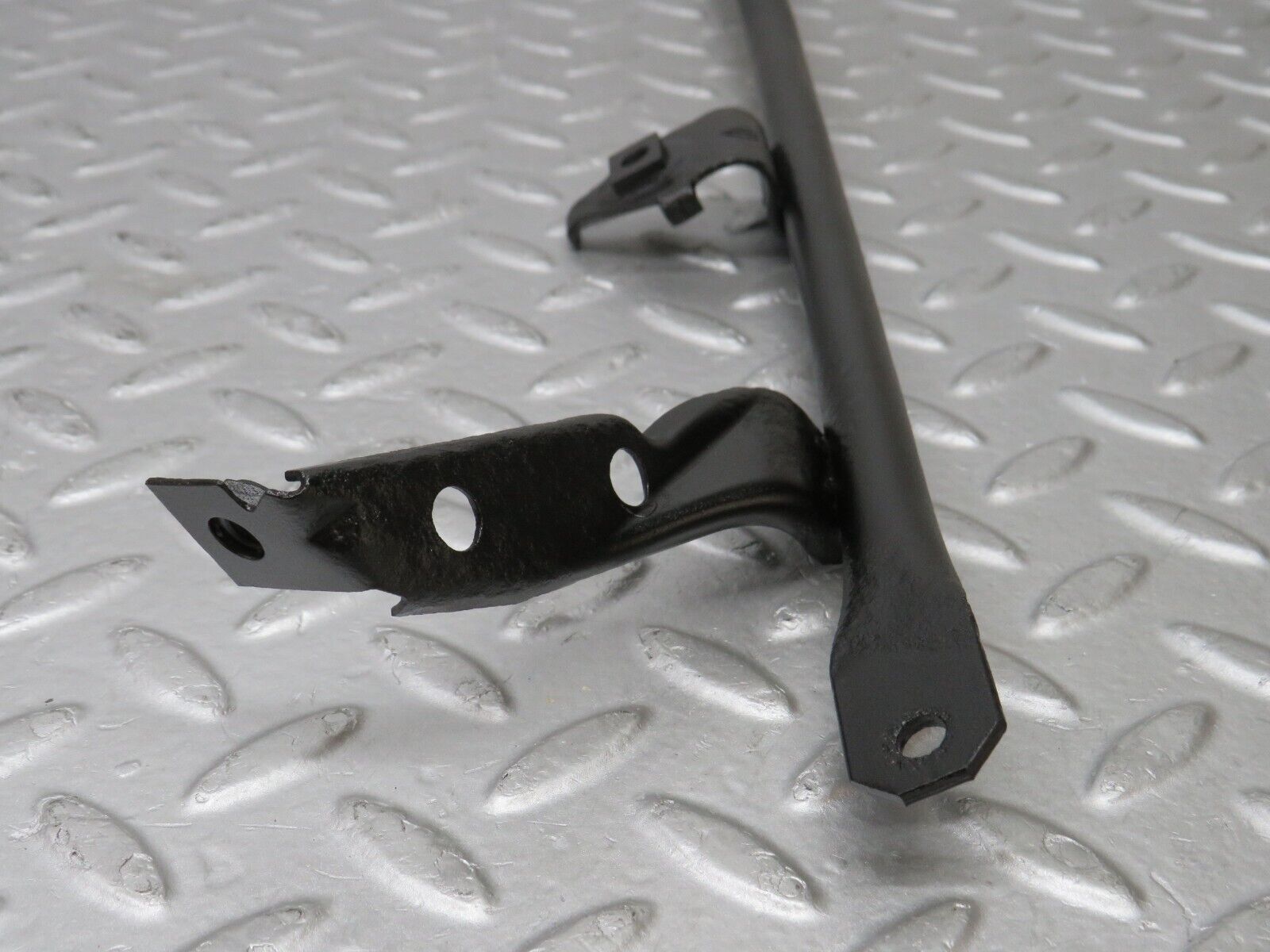 36776 Mercedes-Benz W201 190E 2.0L Horn Bracket Holder