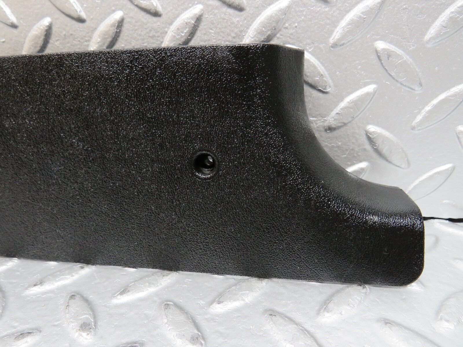 31684 Mercedes-Benz W201 190LE 1.8L B Pillar Bottom Cover Right Black 2016920222