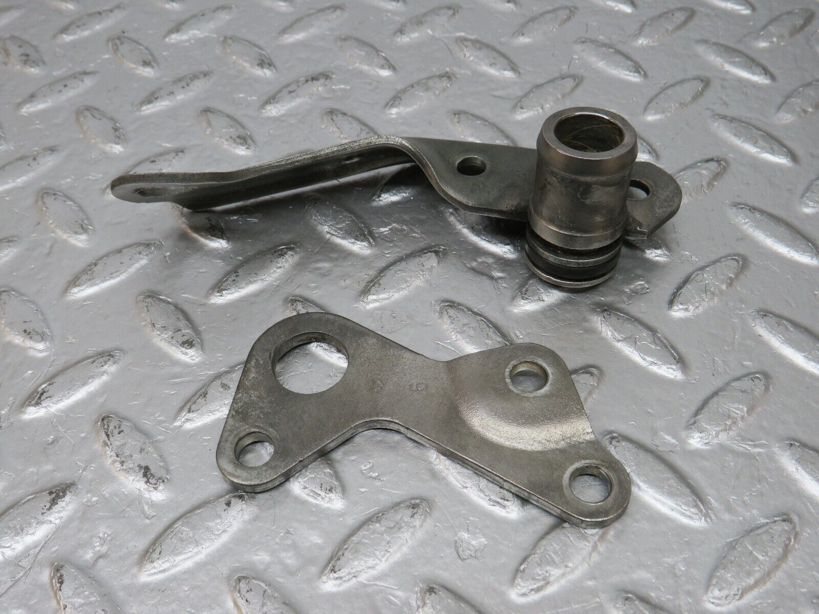 34188 Mercedes-Benz W124 260E Engine Lifting Eyes Hooks