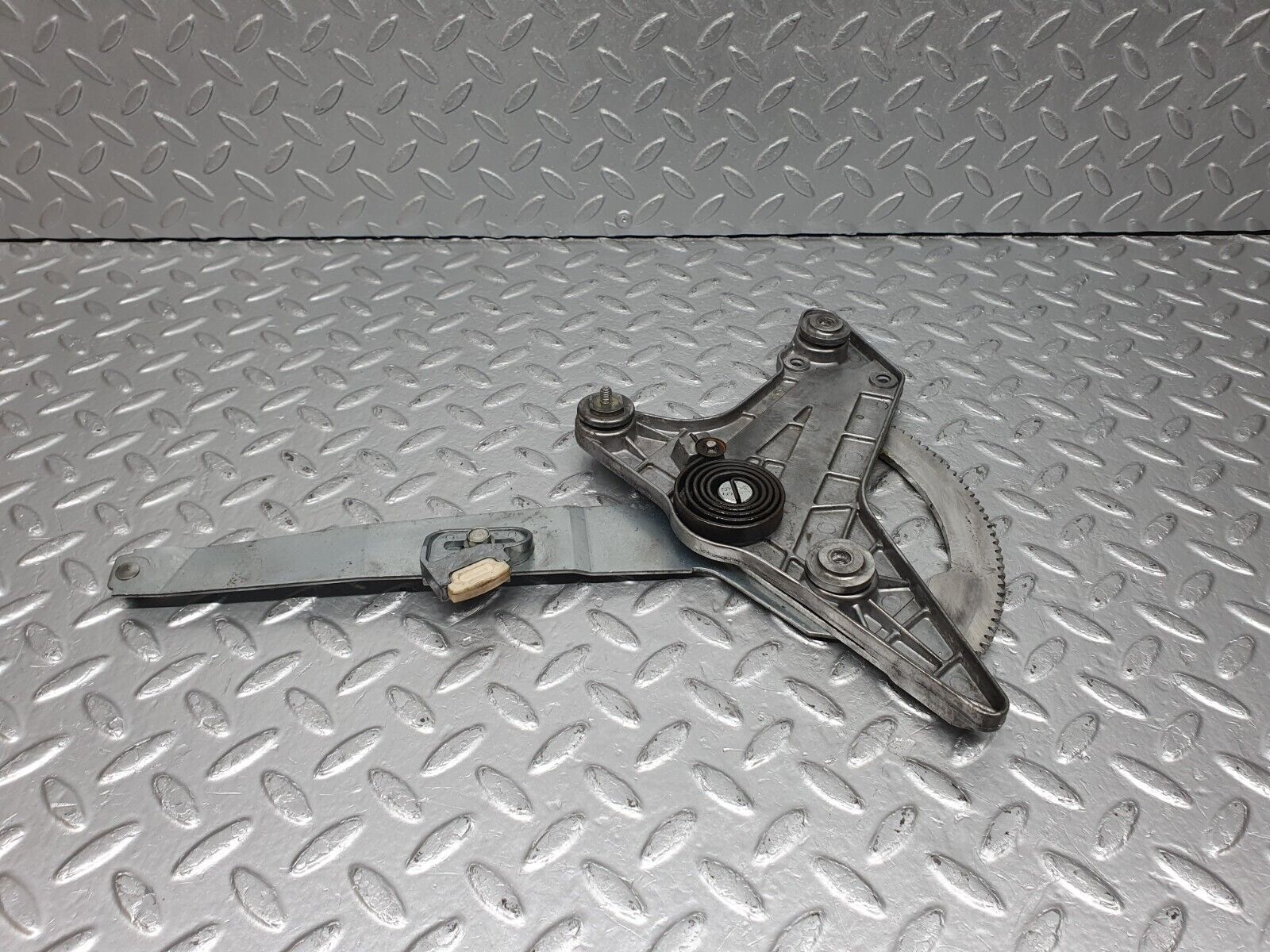 40986 Mercedes-Benz W126 300SE Rear Right Power Window Regulator 1267350211