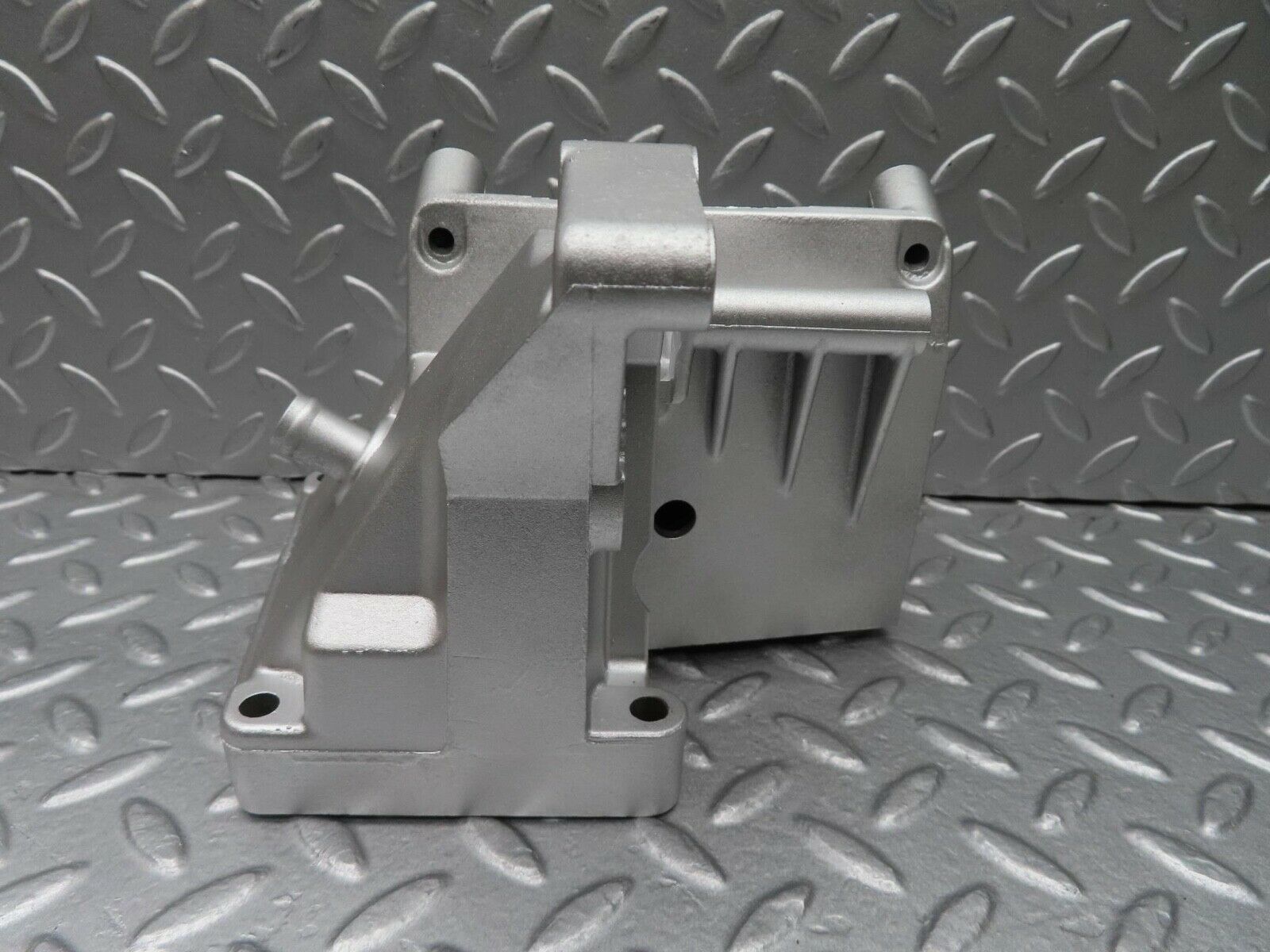 12737 Mercedes-Benz R129 300SL Coupe Power Steering Pump Bracket 1031310935