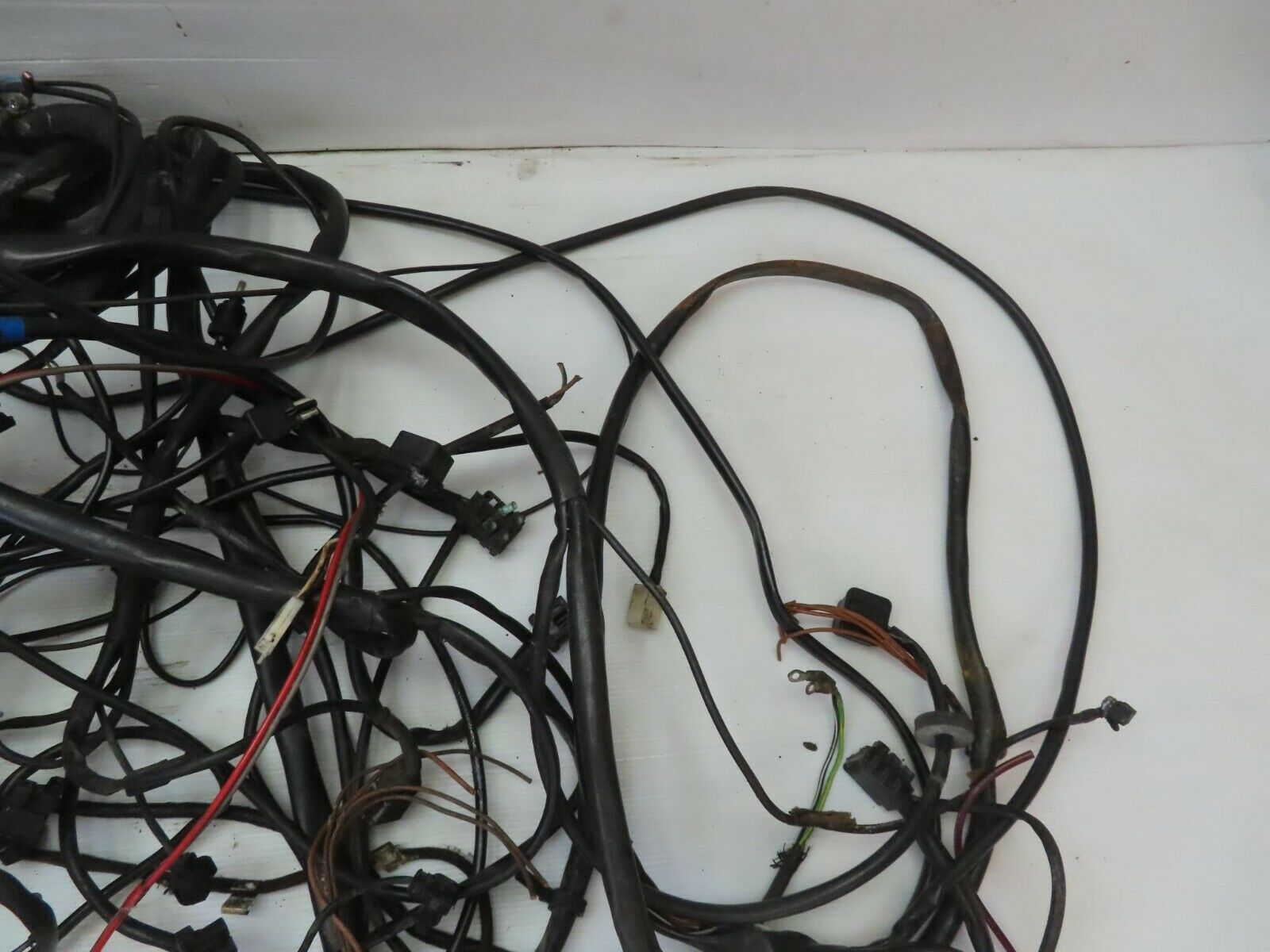 10937 Mercedes-Benz W123 230E Engine Chassis Body Wire Wiring Harness