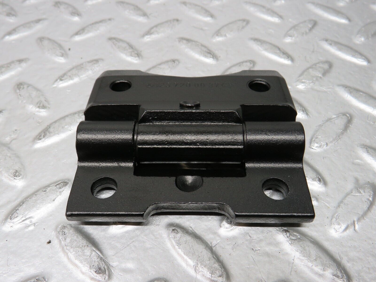 26867 Mercedes-Benz W123 240D Door Hinge Pair 1237200037