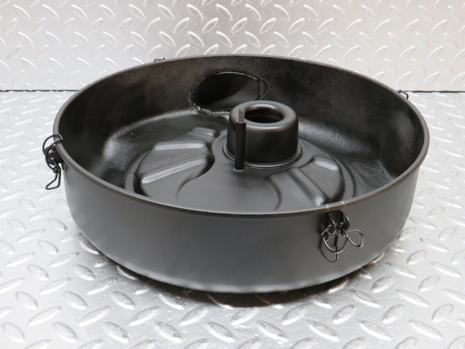 0307 Mercedes-Benz W123 220D Air Filter Housing Bottom 0110946702