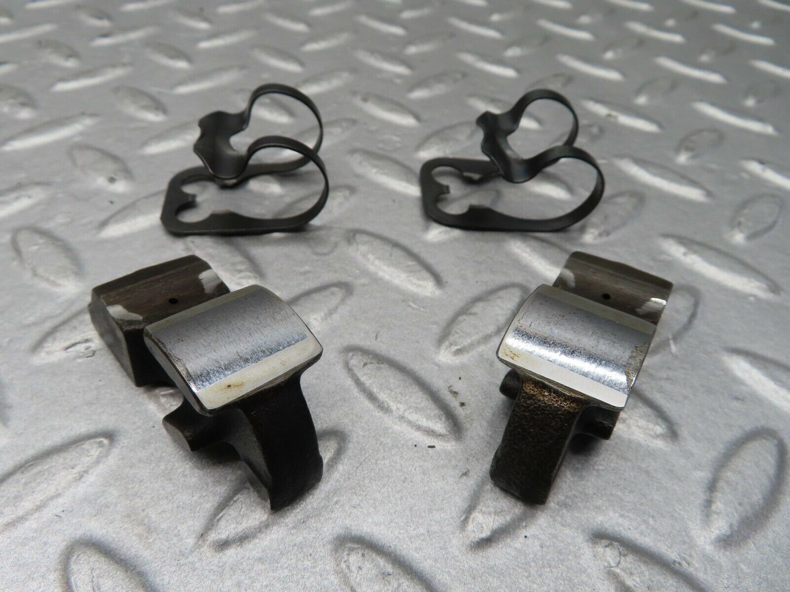 16151 Mercedes-Benz W123 280E Valve Rocker Arm With Retaining Spring