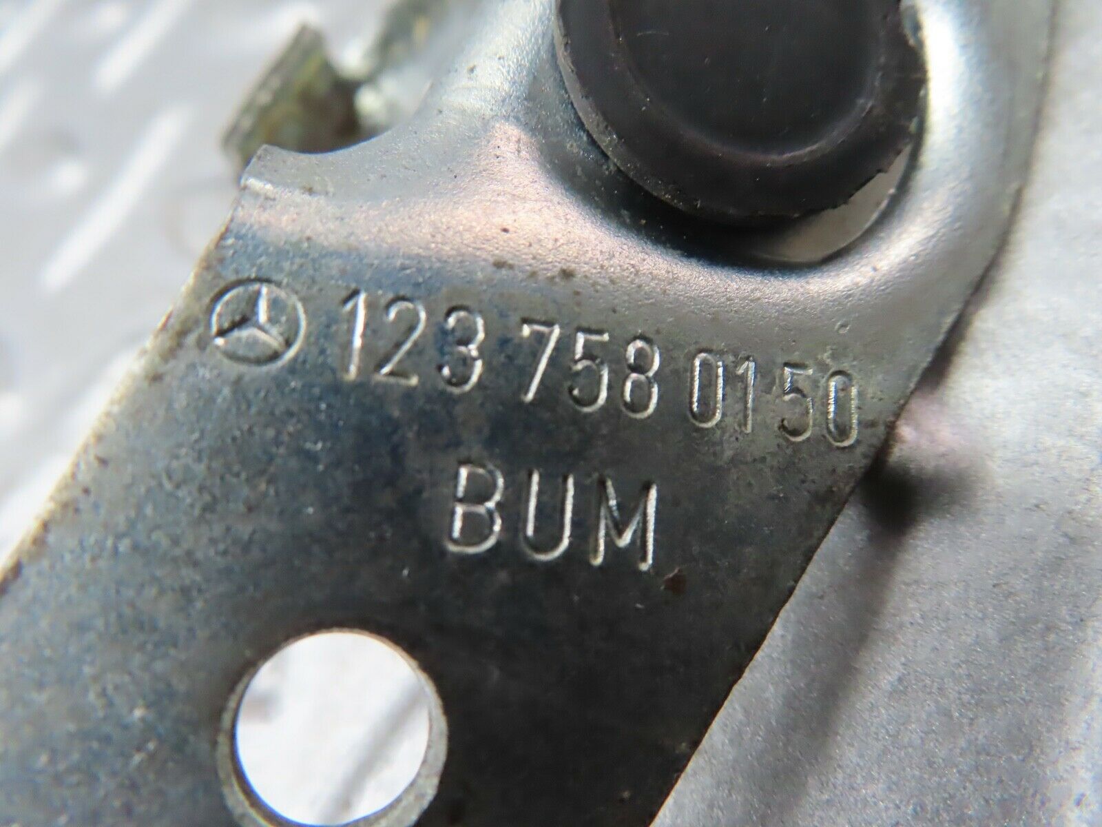 19208 Mercedes-Benz W123 300D Trunk Lock Latch 1237580150