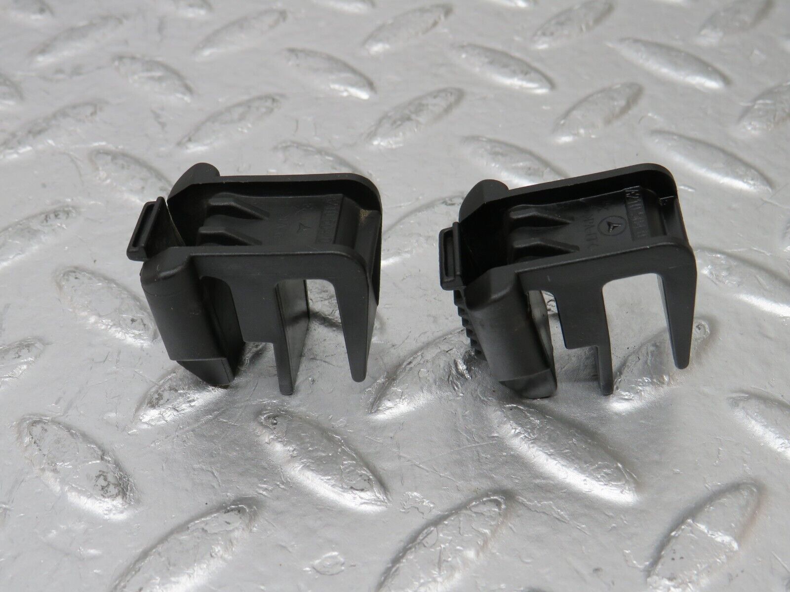 34772 Mercedes-Benz W210 320E Radiator Cover Bracket 2x 2105040146