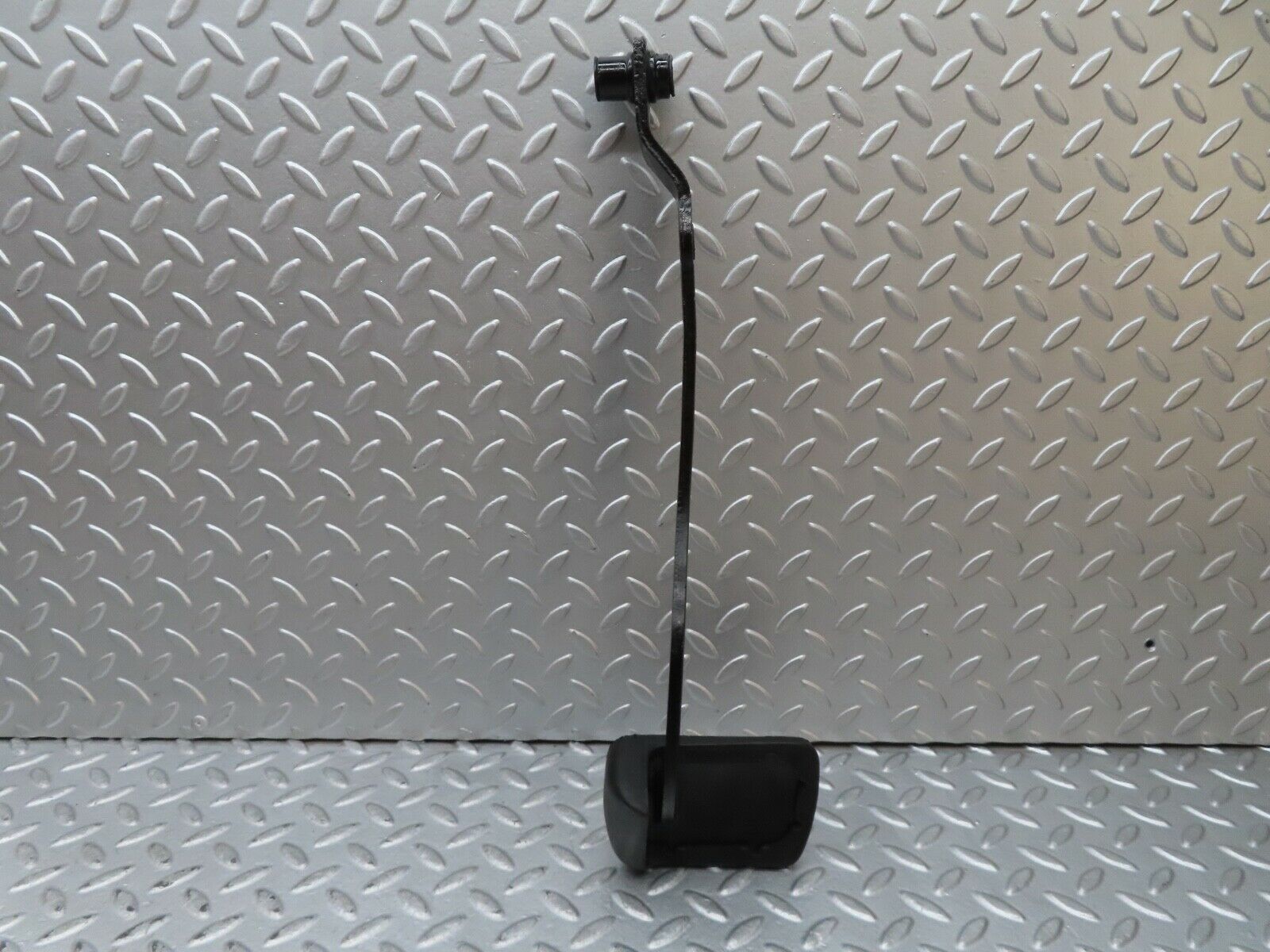 17648 Mercedes-Benz W116 450SEL Brake Pedal With Rubber 1232910082