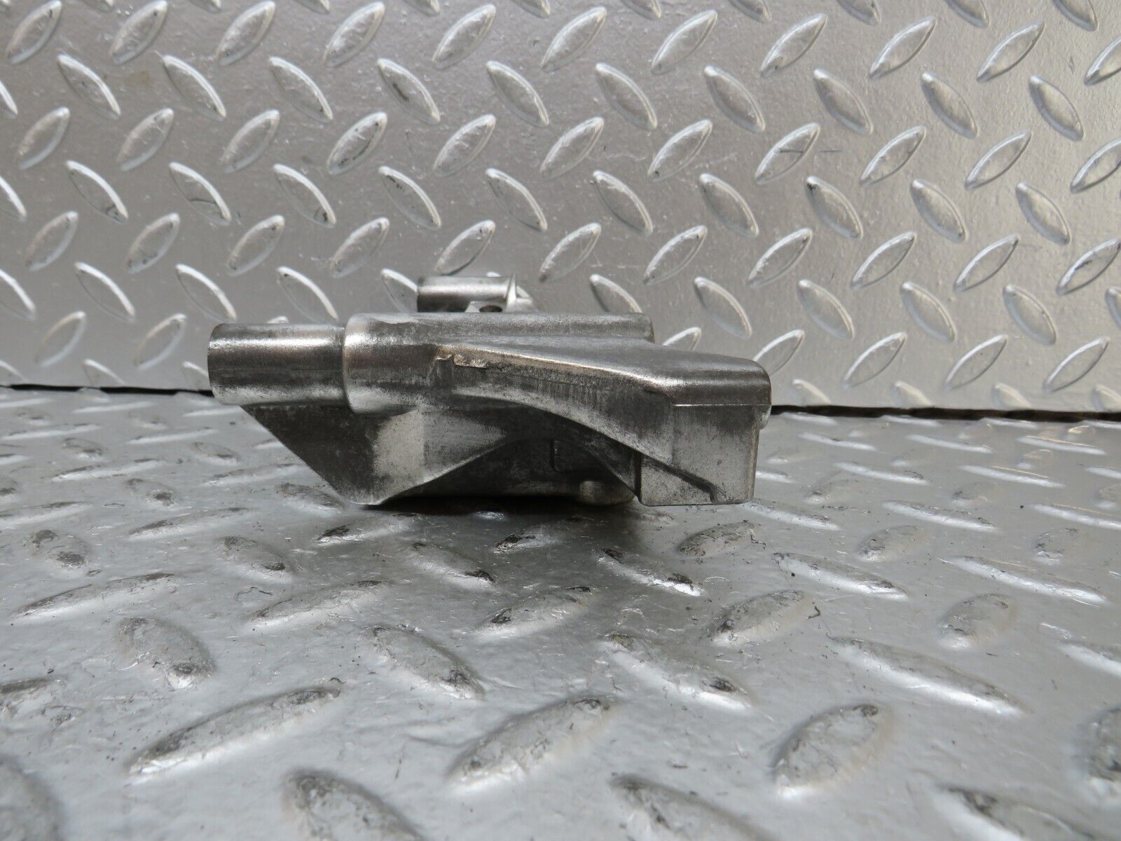 27768 Mercedes-Benz S124 300TE Wagon Power Steering Pump Bracket 6062360330