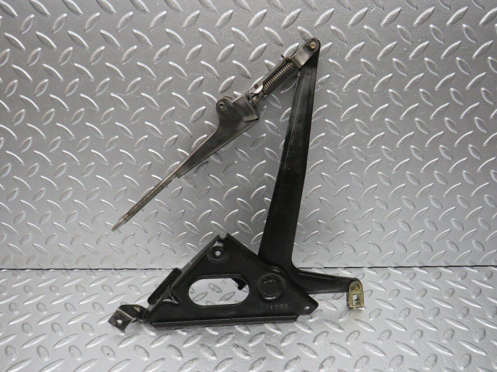 31101 Mercedes-Benz W123 200D Handbrake Regulator