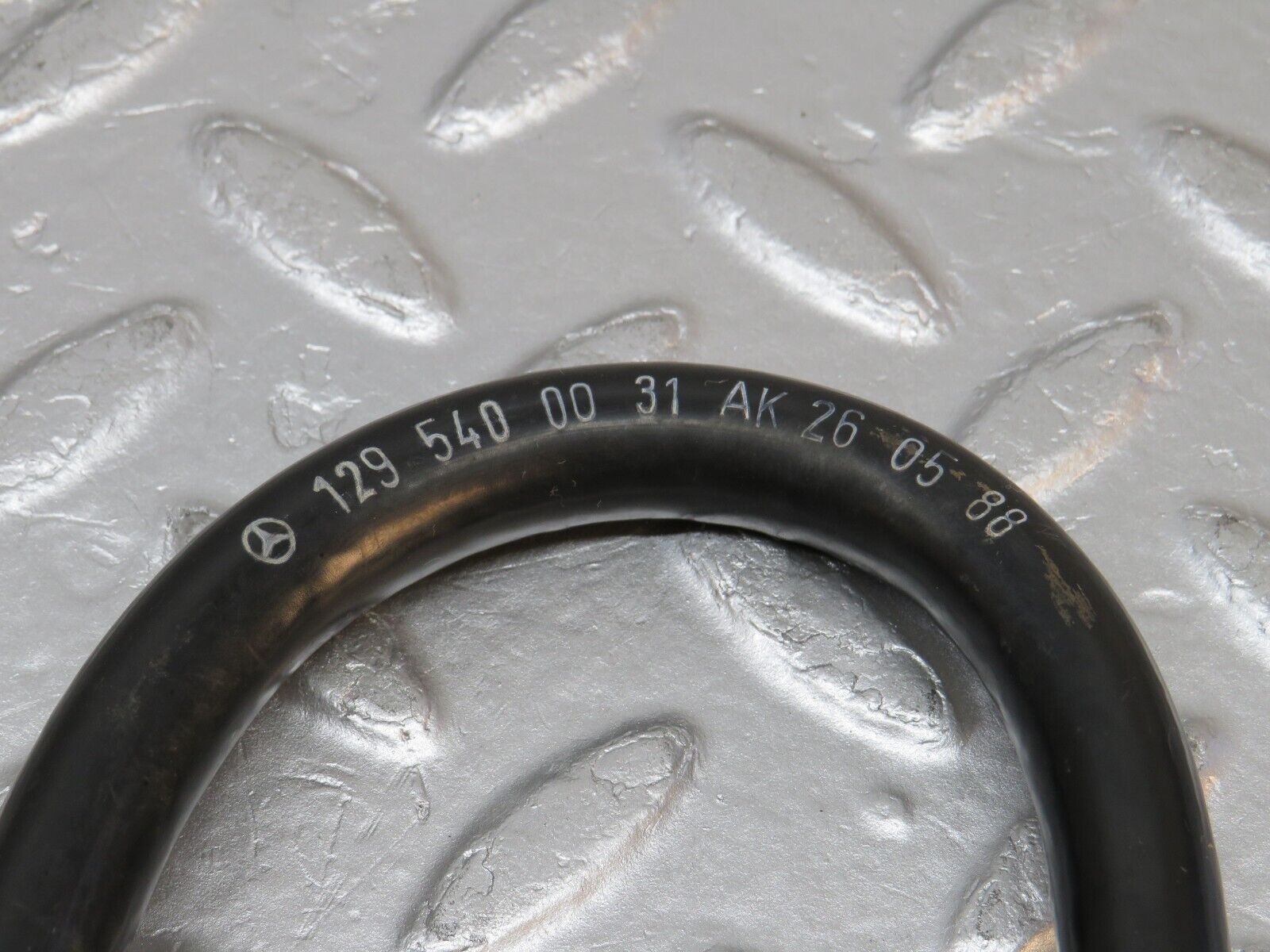 38255 Mercedes-Benz R129 280SL Coupe Battery Negative Cable Connector 1295400031