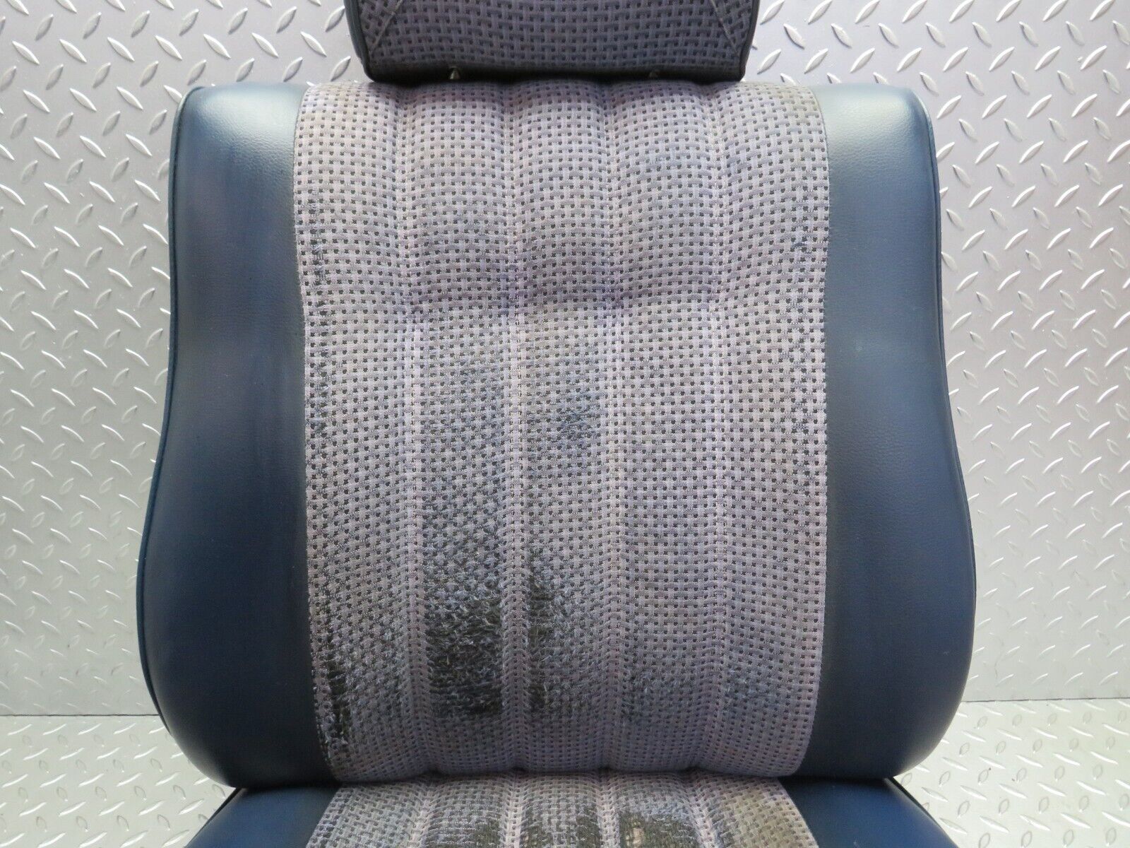 31135 Mercedes-Benz W123 200D Front Right Driver Seat Blue