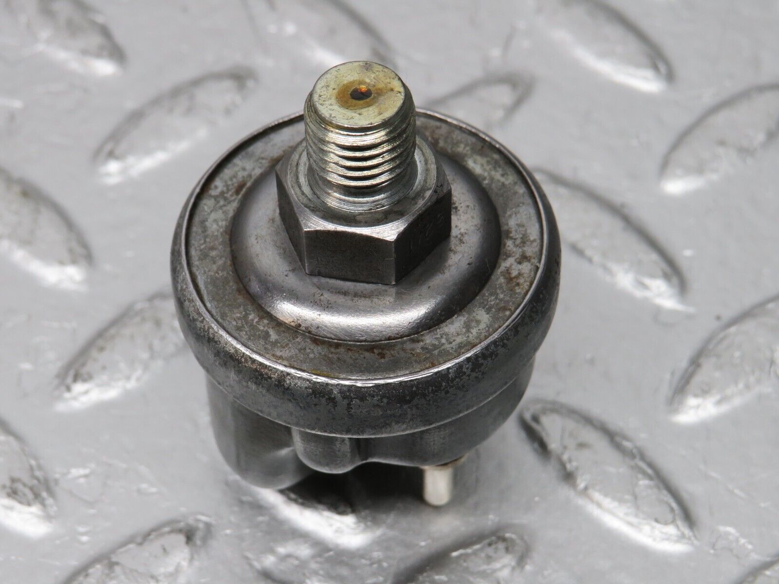 32702 Mercedes-Benz S124 300TE Wagon Oil Pressure Sensor 0065429417