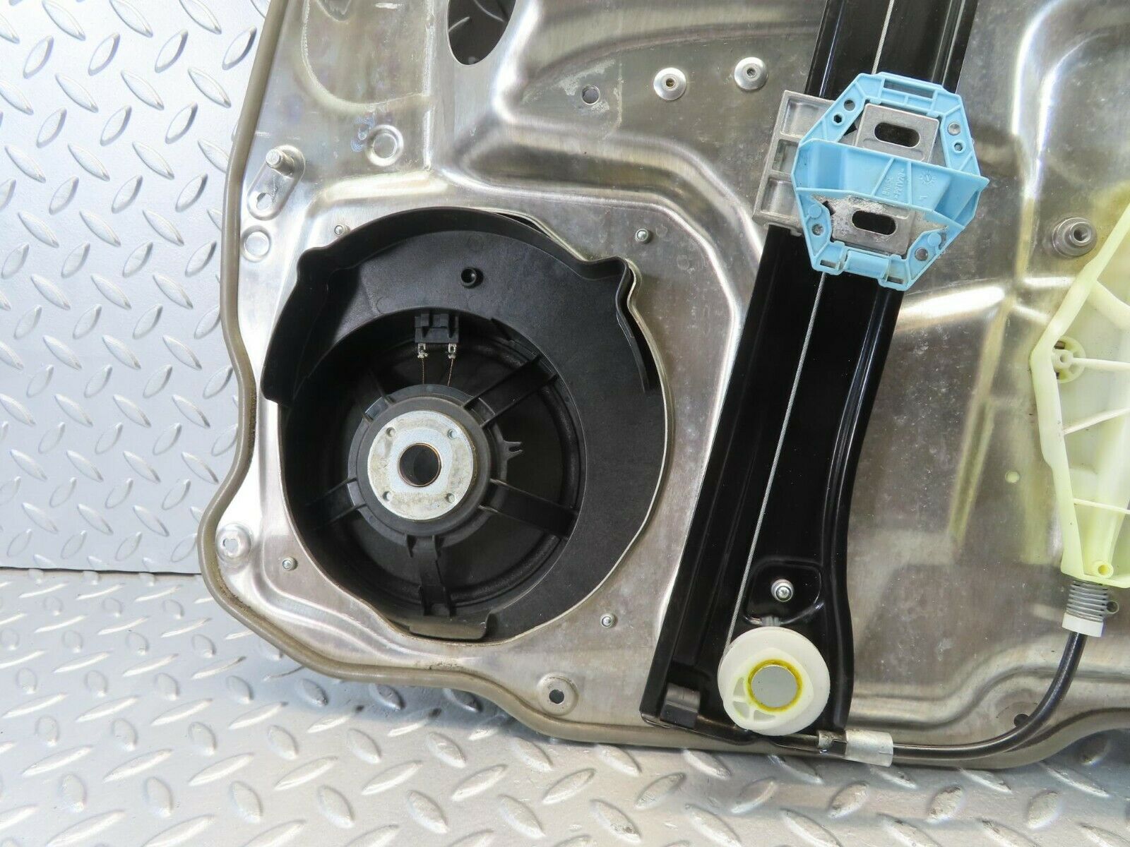 11168 Mercedes-Benz W221 S320 Front Left Door Window Regulator 2218203202