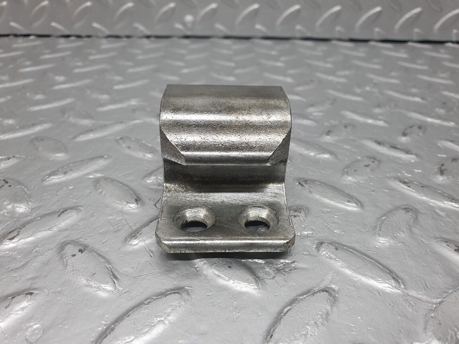 40914 Mercedes-Benz W126 300SE Door Lock Latch Left Side