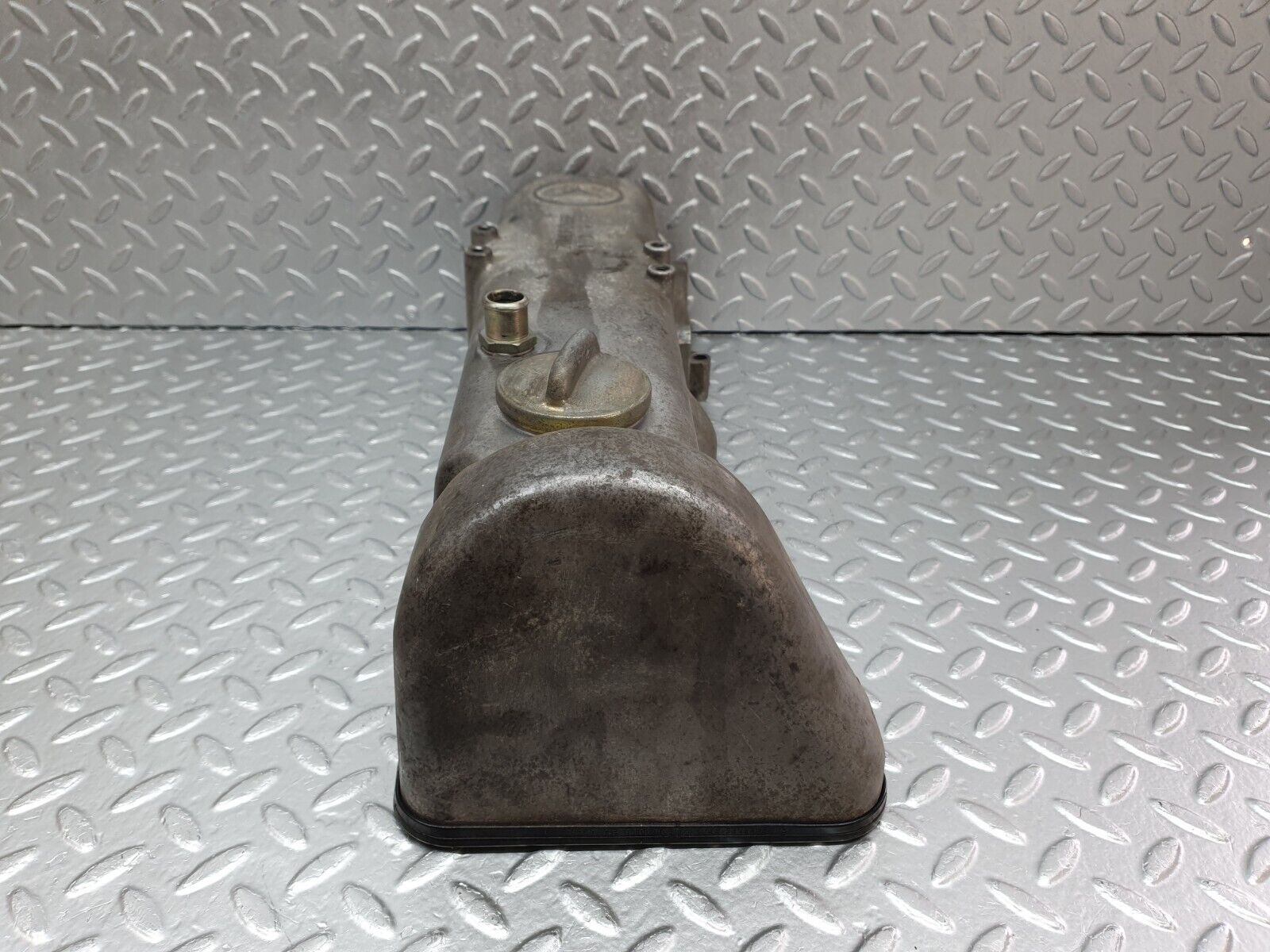 40866 Mercedes-Benz W123 240D Cylinder Head Valve Cover 6160161105