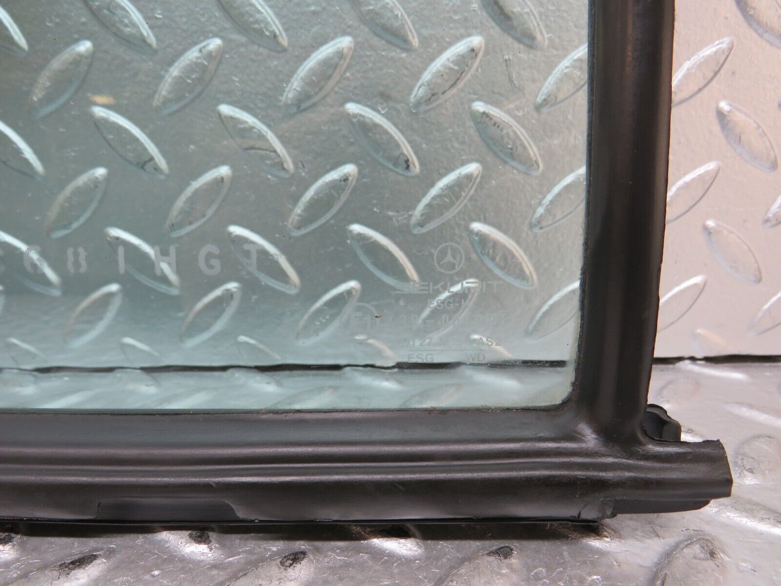 27223 Mercedes-Benz W123 280E Rear Right Quarter Window Glass 1237350224