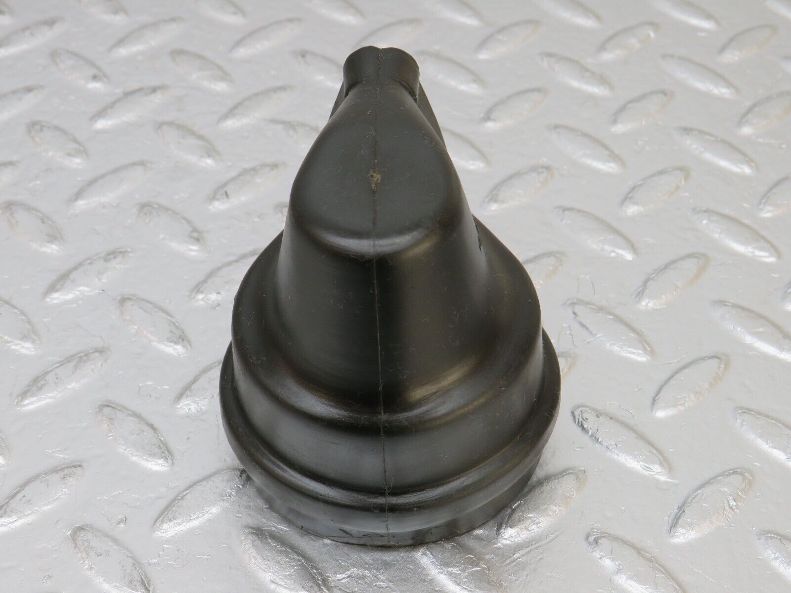 34309 Mercedes-Benz C126 380SEC Coupe Ignition Coil Protective Cap 0001581785