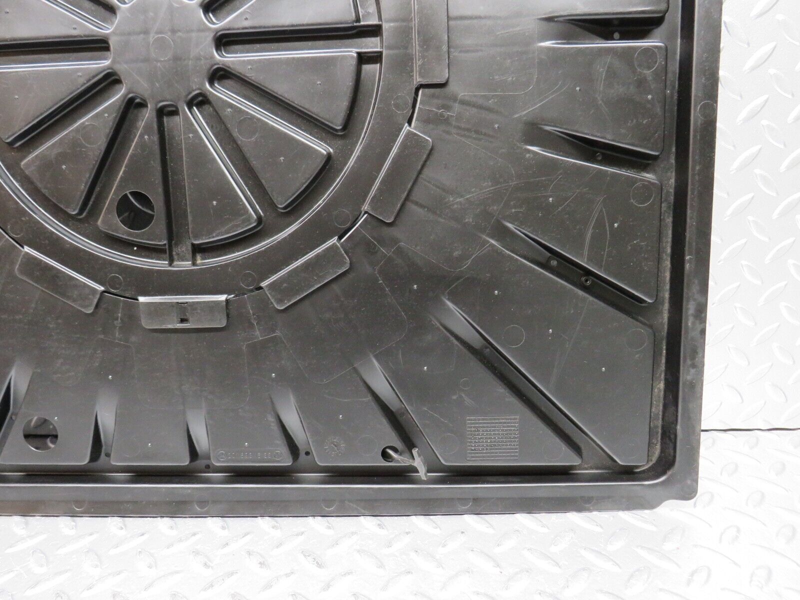 31555 Mercedes-Benz W201 190LE 1.8L Boot Trunk Spare Wheel Cover 2016931633