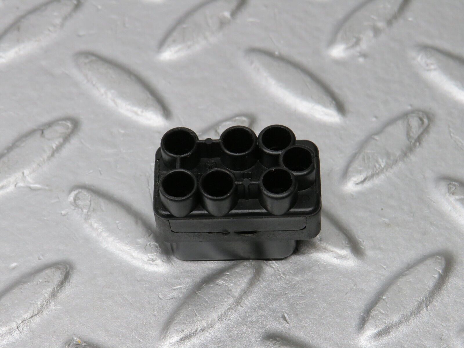 38959 Mercedes-Benz W201 190E 2.6L Wire Connector 0008212626 0008210738