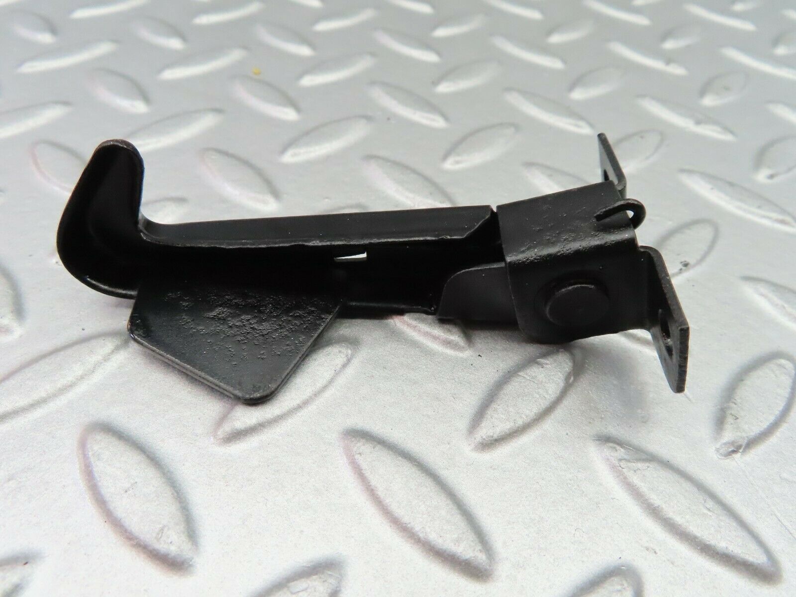 7061 Mercedes-Benz C107 350SLC Coupe Bonnet Safety Latch