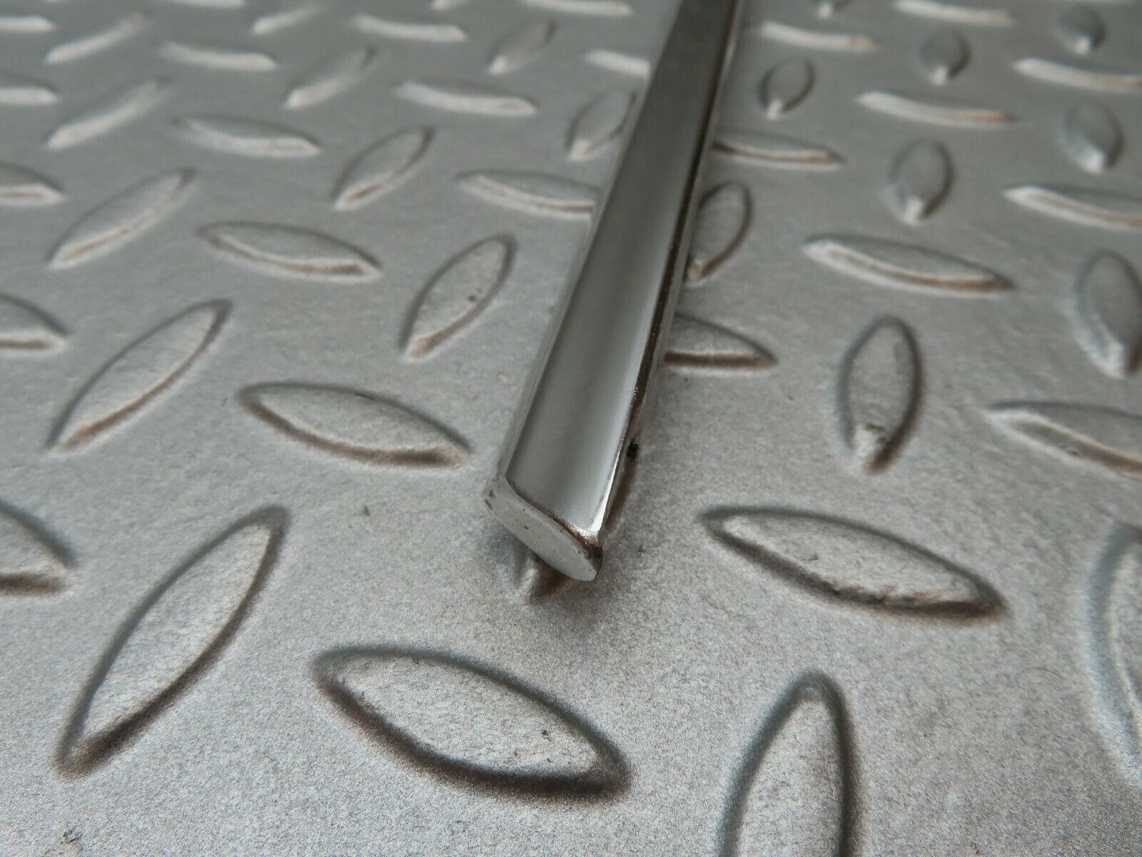 3743 Mercedes-Benz S123 200T Wagon Front Left Door Chrome Moulding Trim